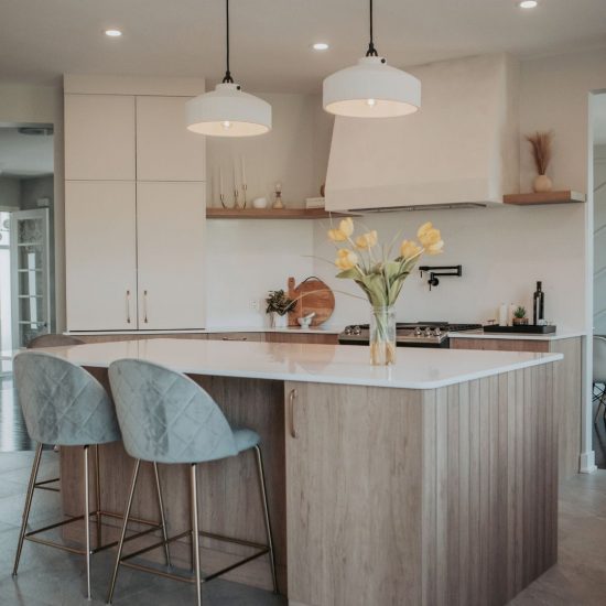 Douceur et lumière dans cette cuisine familiale