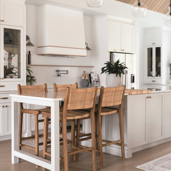 Douceur rustique dans cette cuisine de style farmhouse moderne