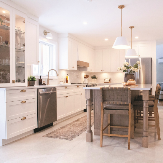 Une élégance transitionnelle pour cette cuisine classique et chic